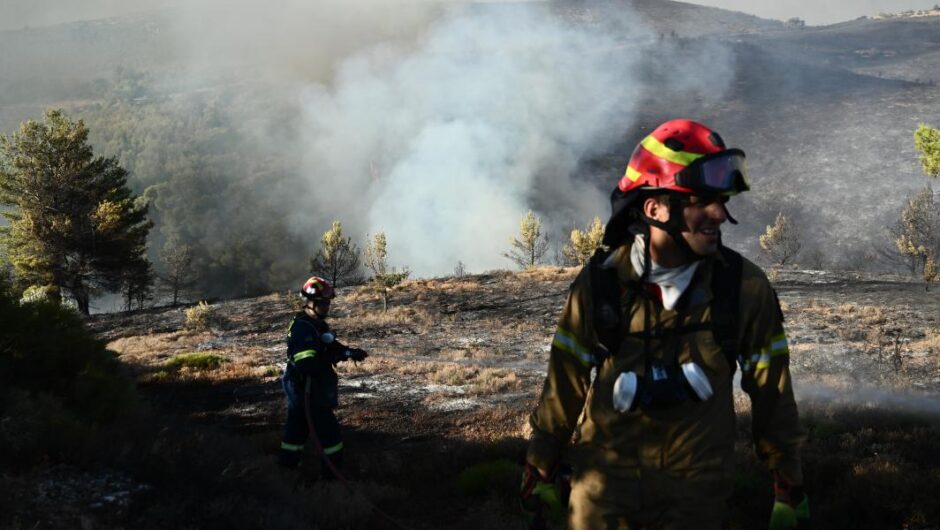 Φωτιά στην Αττική / «Νεράκι να πιούμε ζητάμε κ. Μητσοτάκη, κ. Κικίλια» – Ανάρτηση-κραυγή από τους πυροσβέστες