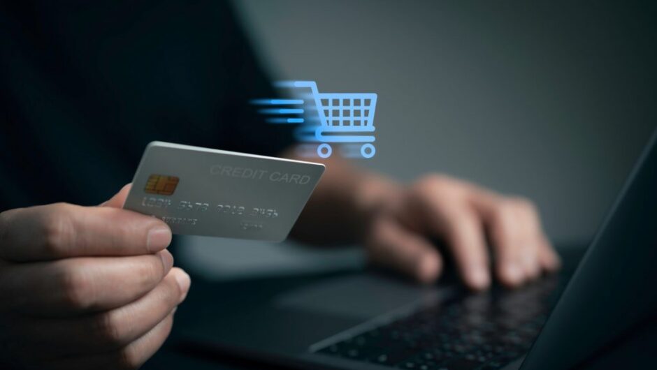 Προτιμούν ρούχα, φαγητό σε πακέτο και προϊόντα ομορφιάς