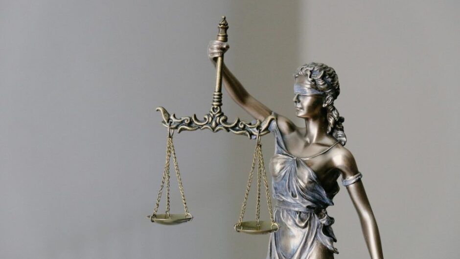 Το κράτος δεν ξέρει πόσους, ποιους και γιατί … πληρώνει!