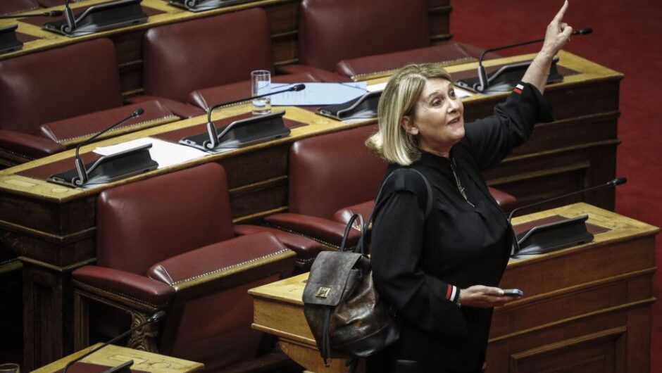 Μισή φέτα, μισό αρνί, μισές διακοπές, μισή ζωή