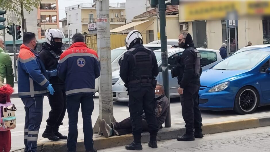Απίθανο περιστατικό στη Λάρισα: Μεθυσμένος ξάπλωσε στην άσφαλτο και διέκοψε την κυκλοφορία – Τελικά τον μάζεψε το… ασθενοφόρο!