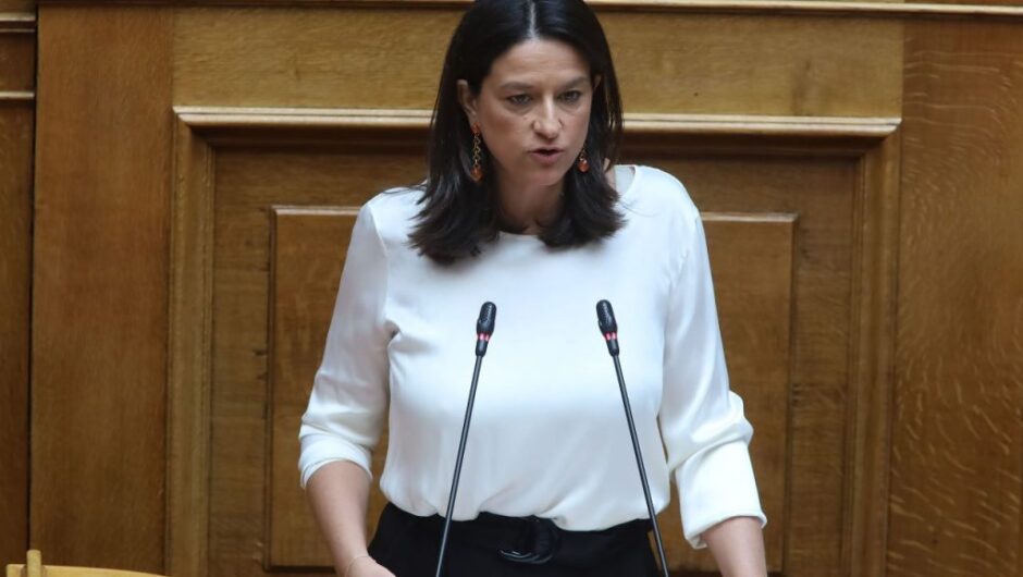 Νίκη Κεραμέως: Τι είπε για μισθούς, συντάξεις και επιδόματα