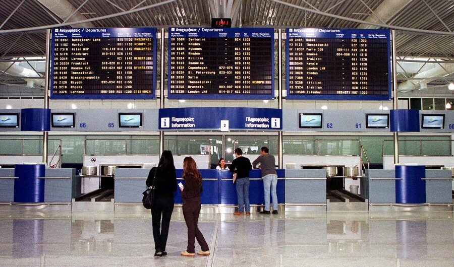 Οπου φύγει φύγει οι νέοι από την Ελλάδα της φτώχειας – Αυξάνονται η ανεργία και ο αριθμός των εργαζομένων που εγκαταλείπουν τη χώρα