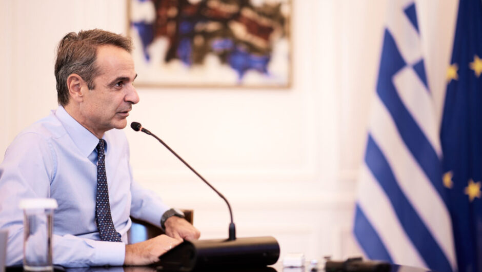Πυρετός στο Μαξίμου για «γαλάζιες» διαρροές προς τα δεξιά – Περιοδείες με στόχο τη συσπείρωση