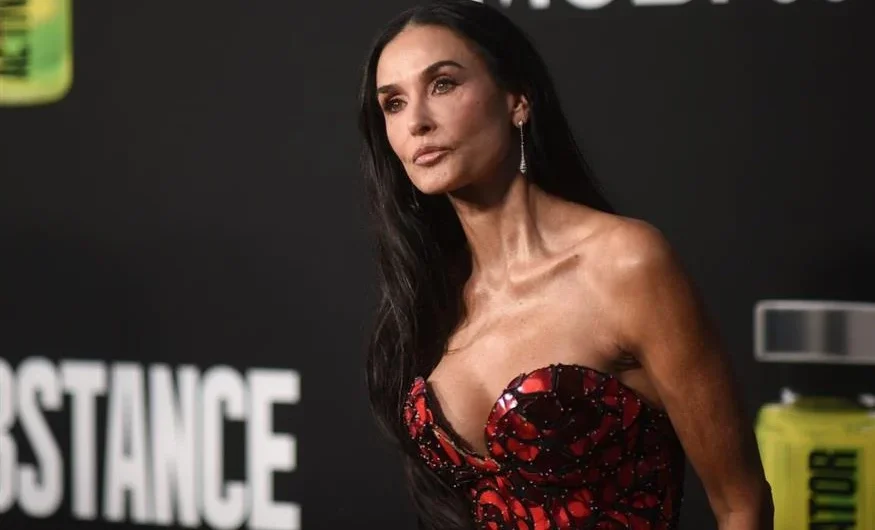 Η Demi Moore πιο εκθαμβωτική από ποτέ παρέα με τις κόρες της