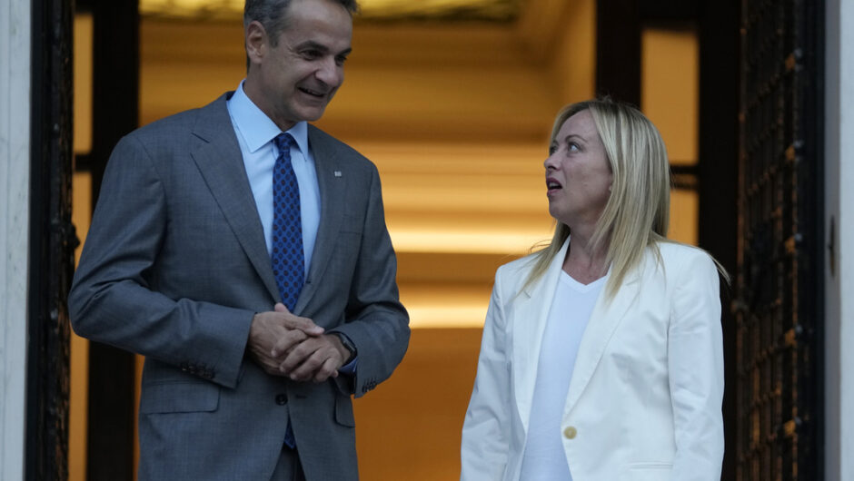 Τα «χάδια» του Μητσοτάκη στην ακροδεξιά