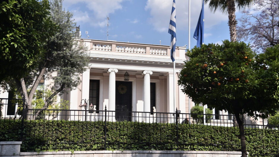 Ακρίβεια και υγεία τα αγκάθια που πληγώνουν την κυβέρνηση – Κόκκινη κάρτα από 7 στους 10 πολίτες