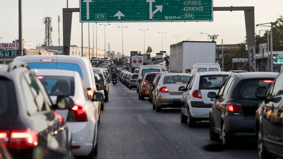 Νέος Κώδικας Οδικής Κυκλοφορίας: Τι αλλάζει σε όρια ταχύτητας και κλήσεις και τι ισχύει για ηλεκτρικά πατίνια και ποδήλατα