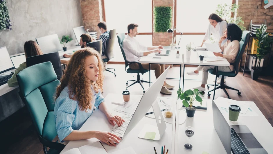 Coworking: Μία νέα αγορά δημιουργείται παγκοσμίως, τι ισχύει στην Ελλάδα – Γιατί οι εργαζόμενοι θέλουν να δουλεύουν σε τέτοιους χώρους