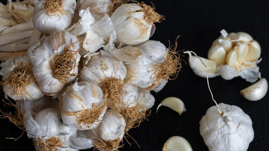 Τα 11 αποδεδειγμένα οφέλη του σκόρδου στην υγεία μας