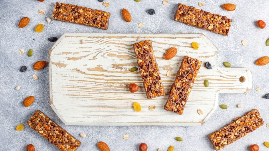 Συνταγή για υγιεινές μπάρες με βρώμη και σταφίδες