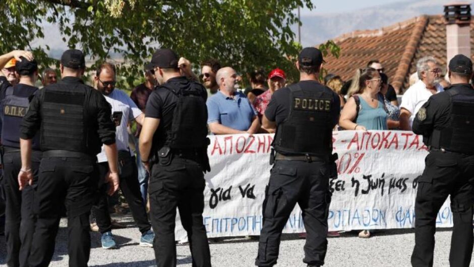 ΣΥΡΙΖΑ για Μητσοτάκη / Αποδοκιμαζόμενος έντονα στον Παλαμά Καρδίτσας αρνήθηκε να συναντήσει αγρότες και φορείς
