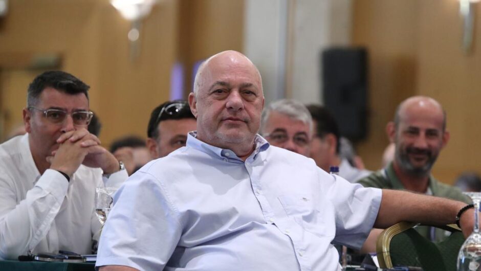 Αχιλλέας Μπέος / Παραλήρημα κατά Κουρέτα – «Κάντε μπάνιο μόνο όταν με δείτε να κάνω και εγώ»