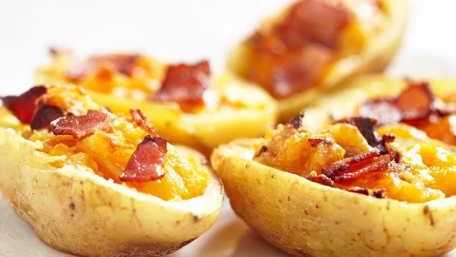 Τραγανές ψητές πατάτες με τη φλούδα