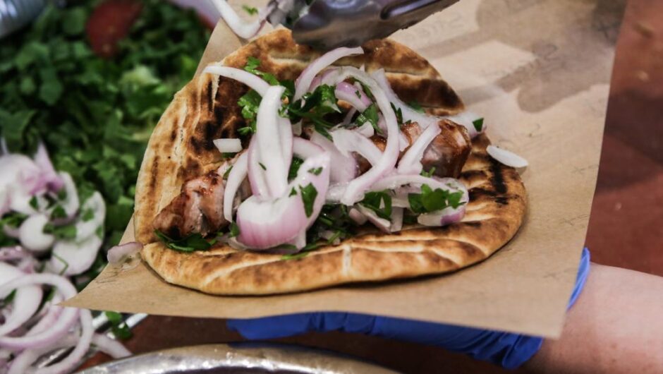 Σουβλάκι / Έρχεται νέα αύξηση το φθινόπωρο – Η τιμή του θα αγγίξει ακόμα και τα 4,50 ευρώ