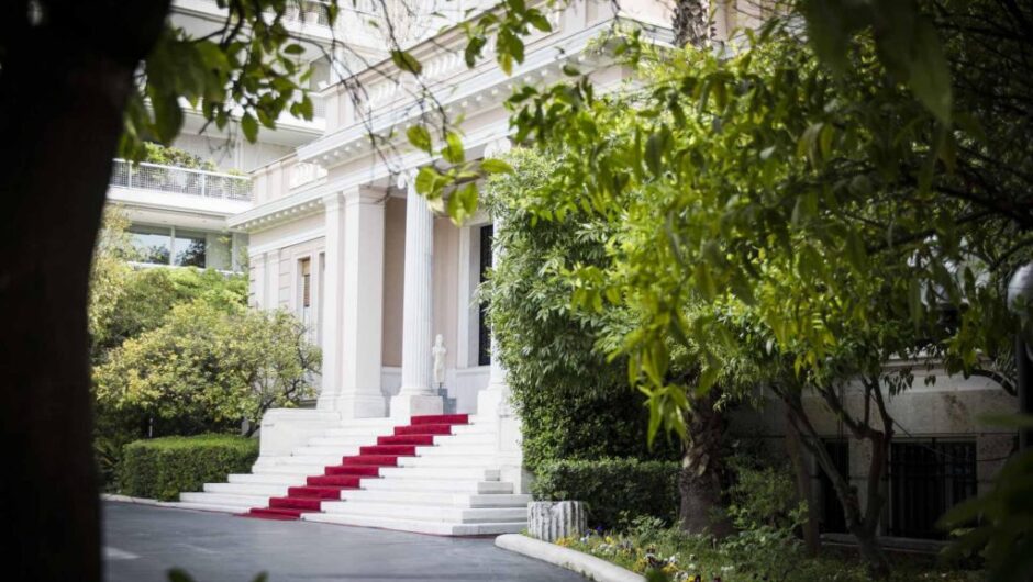 Ο ΣΥΡΙΖΑ με το διχασμένο κοινό και η ΝΔ που ακούει το λαό να της λέει «βρε άντε από δω»