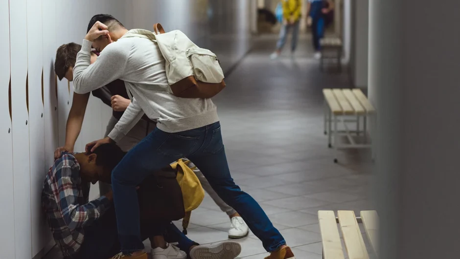 Ανησυχητικό φαινόμενο η βία των ανηλίκων – Τι πρέπει να γίνει για να αντιμετωπιστεί