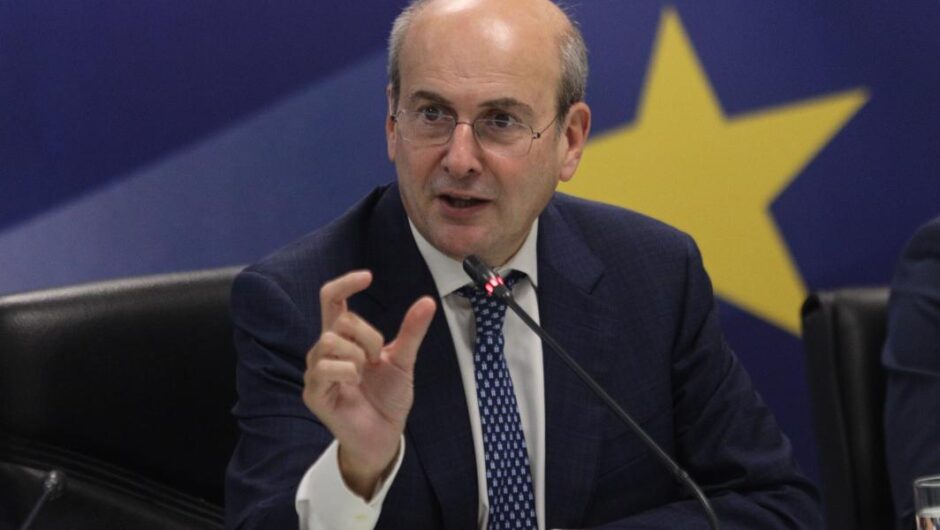 Κυβέρνηση Μητσοτάκη / Οι αμυντικές δαπάνες ψαλιδίζουν τα περιθώρια για παροχές – Μειωμένη και η ανάπτυξη