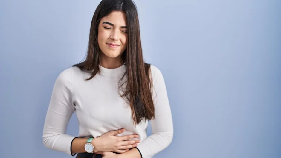 Δυσκοιλιότητα: Οι 7 συνήθειες που μπορούν να σας βοηθήσουν να πάτε στην τουαλέτα πιο εύκολα το πρωί, σύμφωνα με γιατρούς