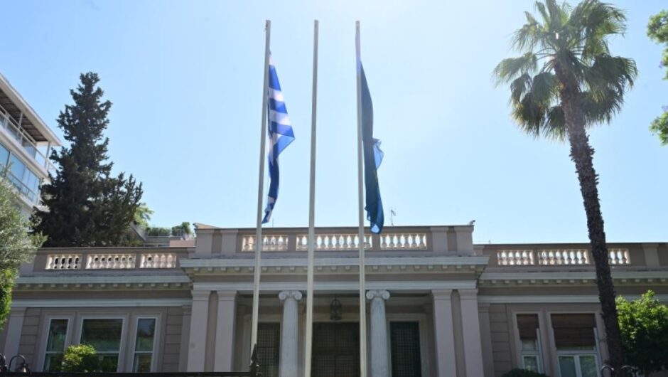 Εκλογή Προέδρου Δημοκρατίας / Γυναίκα ή Πικραμμένος και στο βάθος Ευάγγελος Βενιζέλος