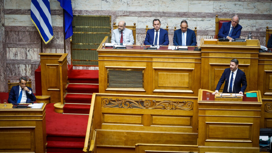 Το ΠΑΣΟΚ ξεκίνησε να προβάρει το κοστούμι της αξιωματικής αντιπολίτευσης