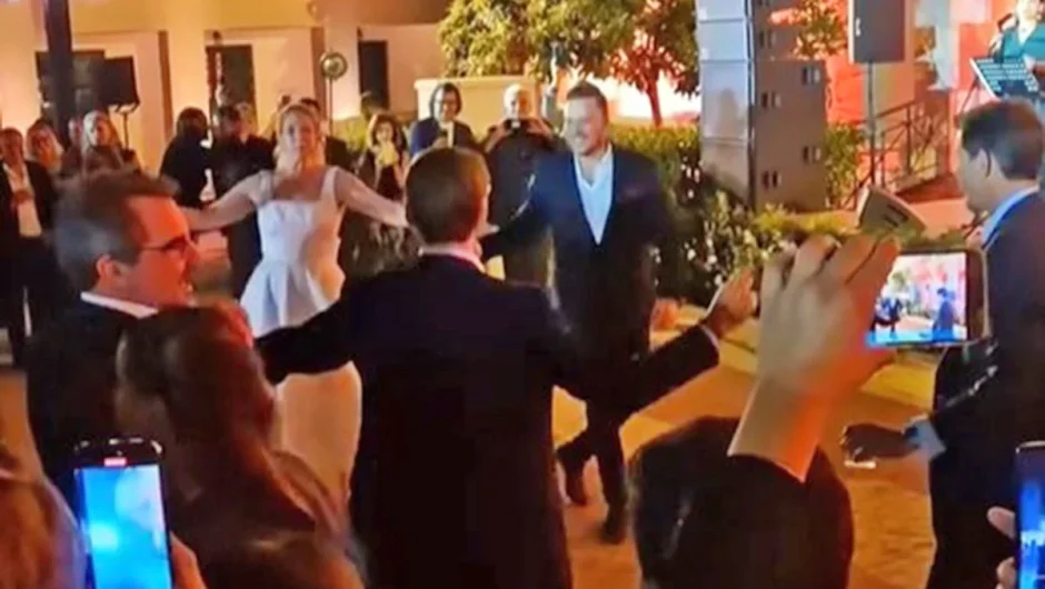 Το βασιλικό τσίρκο… εν δράσει ή το ζεϊμπέκικο της συμφοράς (βίντεο)