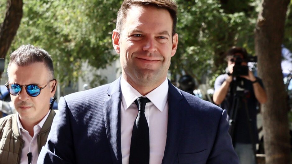 Εγκαίνια με ομιλία Κασσελάκη στα νέα γραφεία – Άμυνα μέχρι τέλους από τους «100», μάχη στη βάση για εγγραφές μελών