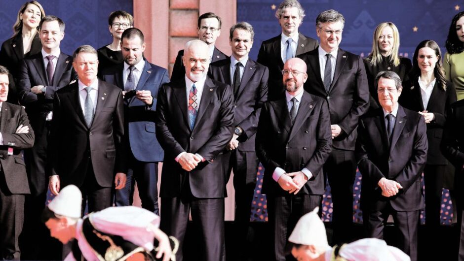 Κυβέρνηση Μητσοτάκη / Σε ρόλο θεατή στα Βαλκάνια