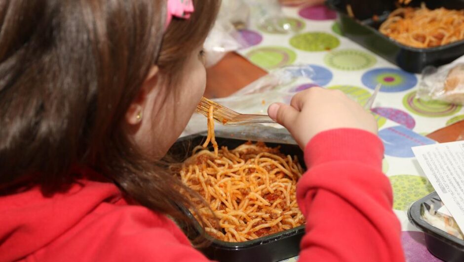 Λαμία / Οργή για την παροχή σχολικών γευμάτων από εταιρεία υπαίτια για τη δηλητηρίαση 63 μαθητών