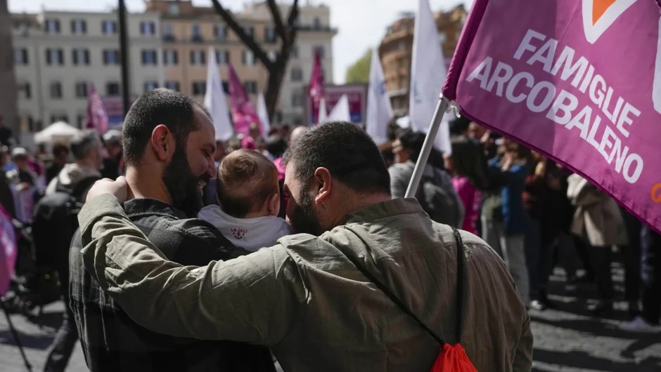 Η παρένθετη μητρότητα πλέον θεωρείται «οικουμενικό αδίκημα» στην Ιταλία