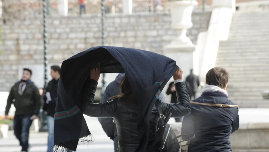 Άλλαξε απότομα ο καιρός – Ραγδαία πτώση της θερμοκρασίας και θυελλώδεις βοριάδες σε όλη τη χώρα – Πόσο θα δείξουν τα θερμόμετρα