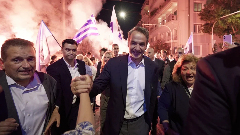 Η Νέα Δημοκρατία έσβησε τα 50α κεράκια της στη Ρηγίλλης- Τα ενωτικά μηνύματα Μητσοτάκη και η διεκδίκηση τρίτης θητείας