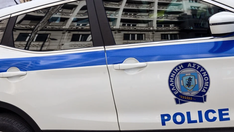 Σοκ στον Τύρναβο – Πλάκωσε στο ξύλο τη γυναίκα του και αποπειράθηκε να πατήσει αυτή και το παιδί τους με το αυτοκίνητο