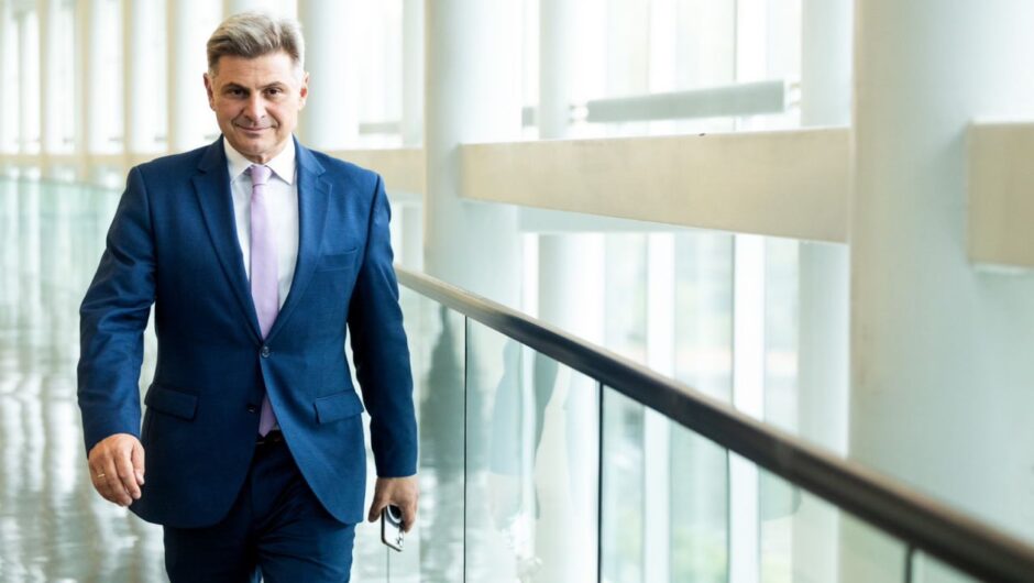 Προεδρική… καμπάνια σχεδιάζει ο Κασσελάκης, «ανοίγματα» Φάμελλου, ανακοινώνει υποψηφιότητα ο Φαραντούρης