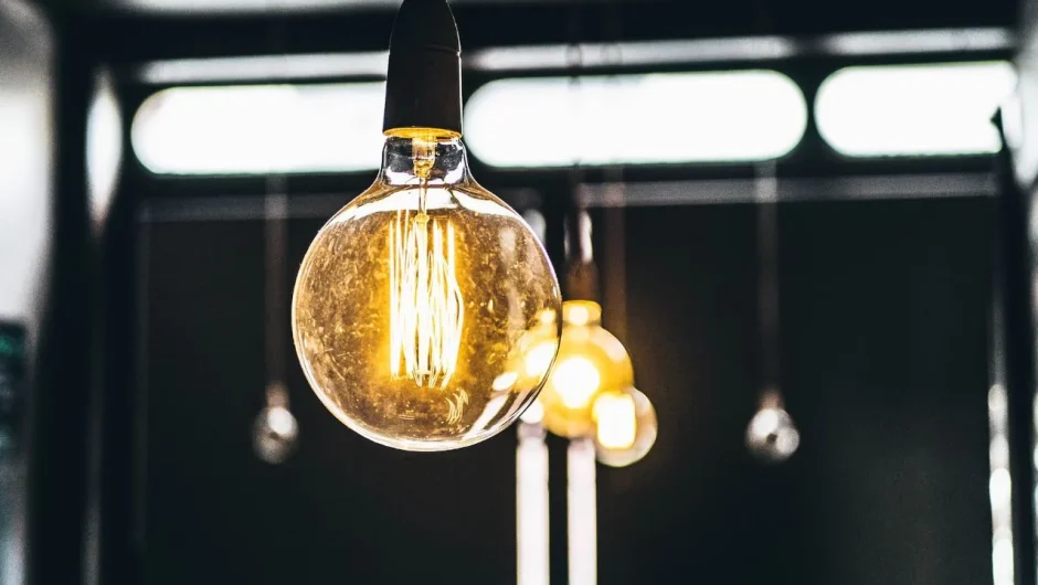 Σαρωτικές αλλαγές στην τιμολόγηση ρεύματος: Ποιοι θα βλέπουν διπλές χρεώσεις και πώς θα ρυθμίζονται οι οφειλές