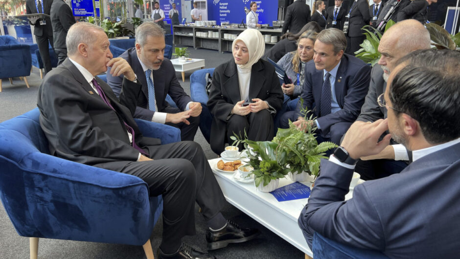 Βουδαπέστη: Άτυπη συζήτηση Μητσοτάκη με Ερντογάν, Χριστοδουλίδη και Ράμα