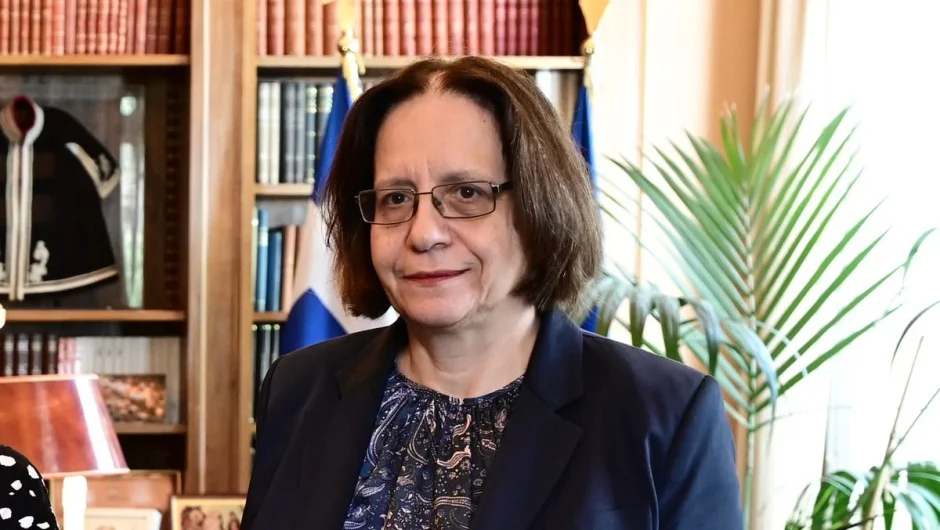 Γεωργία Αδειλίνη: Θεραπαινίδες