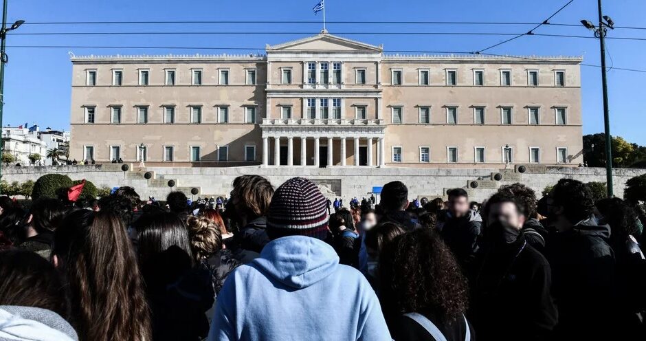 Ώρα δράσης: Το ΠΑΣΟΚ καλείται να μην (ξανά)χαθεί στη μετάφραση και ο ΣΥΡΙΖΑ να αποδείξει ότι αντέχει