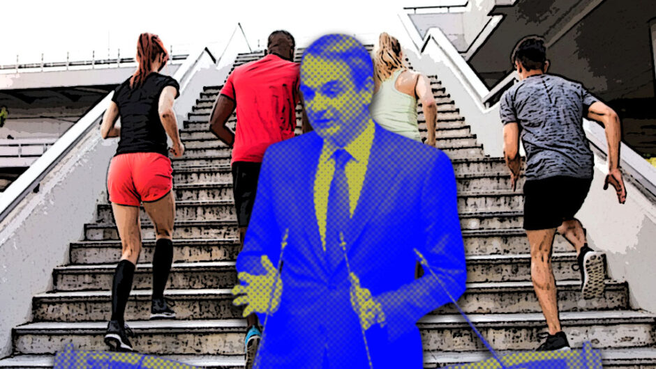 Ο Μητσοτάκης σε ρόλο προσωπικού γιατρού και… κυβερνητικού πλασιέ!
