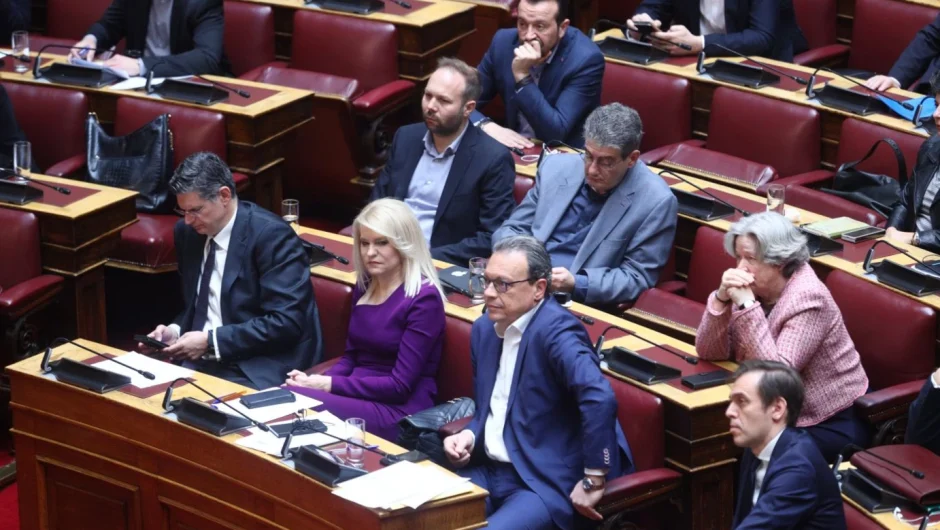 ΣΥΡΙΖΑ: Πώς φτάσαμε από τους 47 στους 31 βουλευτές – Τι σημαίνει πρακτικά η απώλεια του τίτλου της αξιωματικής αντιπολίτευσης