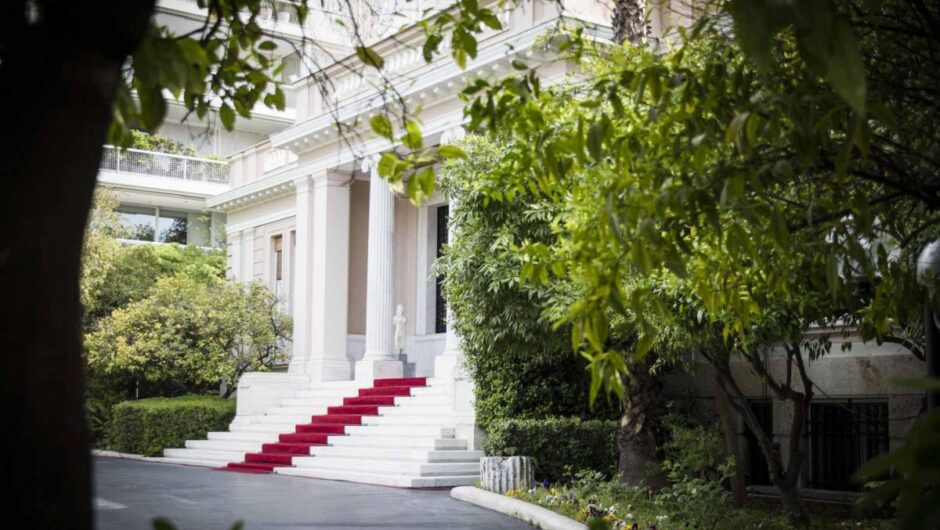 Της κυβέρνησης τα δαιμόνια, στην Χαριλάου Τρικούπη αναπολούν το «ΠΑΣΟΚ, ωραία χρόνια»