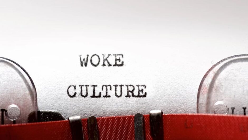 Πέφτει πολλή θολούρα στην κουβέντα για την woke κουλτούρα