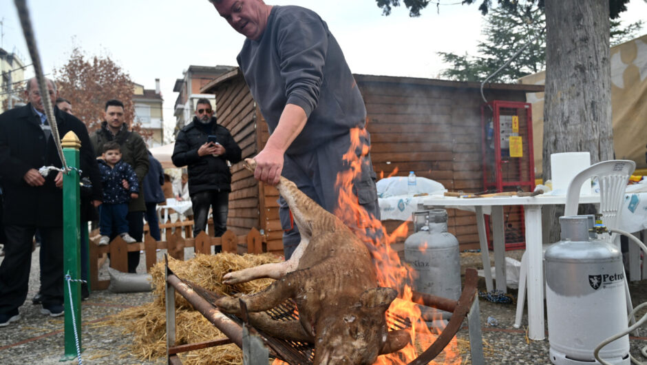 Το Έθιμο της Γουρ(ου)νοχαράς