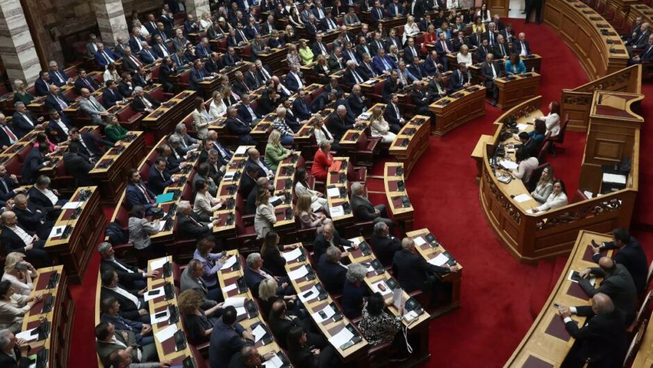 Γραφείο Προϋπολογισμού της Βουλής: Τι λέει η νέα έκθεση του για τα έσοδα από την πάταξη της φοροδιαφυγής, το πρωτογενές πλεόνασμα και την ανάπτυξη