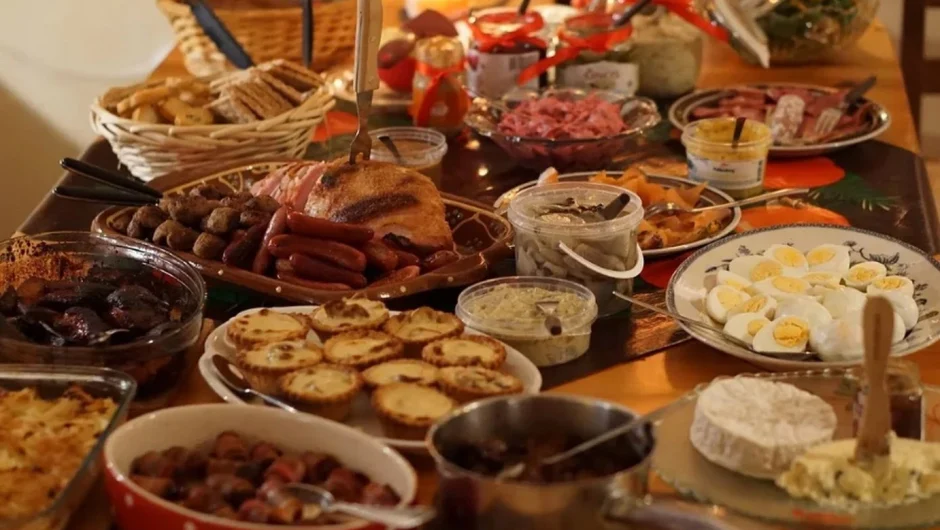 Χρήσιμες συμβουλές για να αντιμετωπίσετε το φούσκωμα μετά το γιορτινό τραπέζι