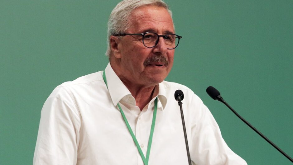 Γιάννης Μανιάτης: Προγεφυρώματα