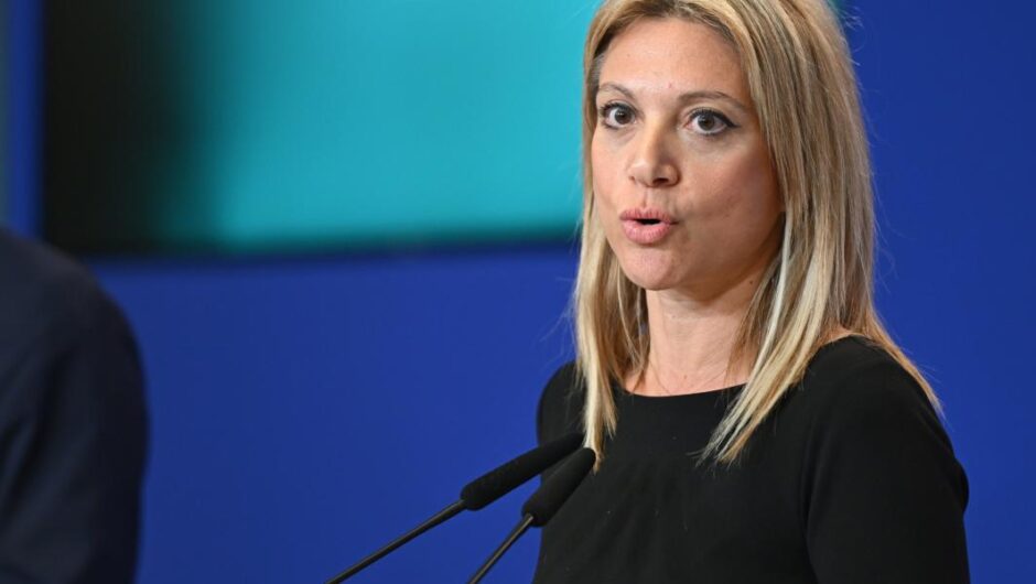 Μαρία Καρυστιανού / Οργή για τη φίμωση στην κάλυψη δικών – «Προσπάθεια απόκρυψης αποκαλύψεων για τα Τέμπη»