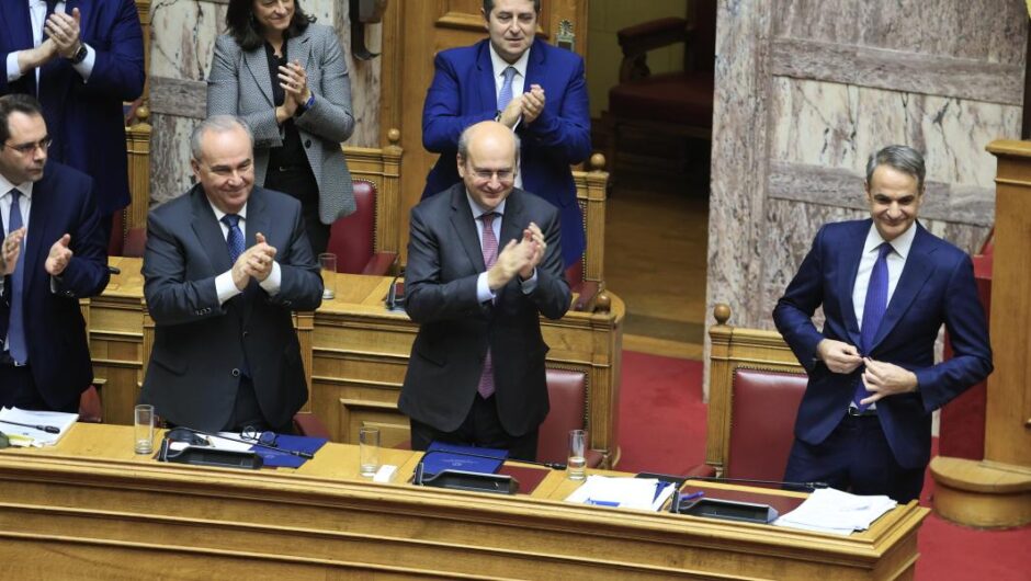 Κυριάκος Μητσοτάκης / «Χάδια» στους τραπεζίτες – Άφησε άθικτα τα υπερκέρδη δισεκατομμυρίων