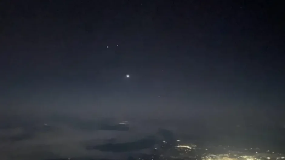 Αναφορές πιλότων στις ΗΠΑ για μυστηριώδη φωτεινά αντικείμενα: «Κινούνται με ακραίες ταχύτητες, δεν ξέρουμε τι είναι»