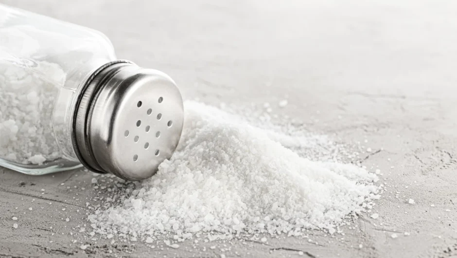 4 σημάδια ότι τρώτε πολύ αλάτι